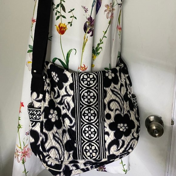 VERA BRADLEY Black & White Floral Messenger Bag - Picture 5 of 10